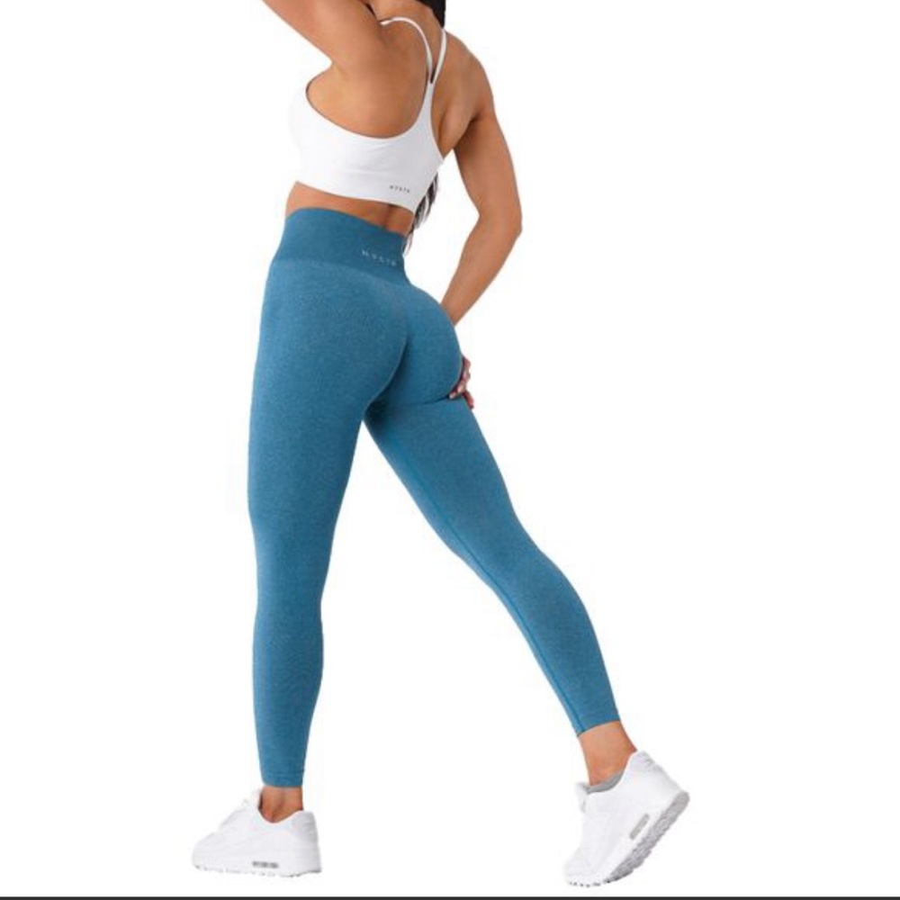 💚NWT 💚 NVGTN💚  seamless leggings in blue 💙 size xtra small 🌟